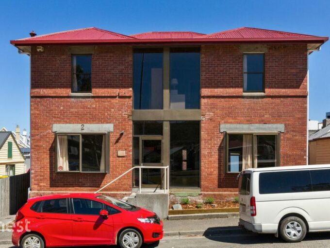 Room 1 /2 Burnett Street NORTH HOBART