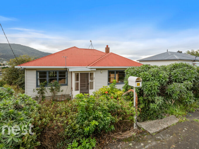 28 Easton Avenue WEST MOONAH
